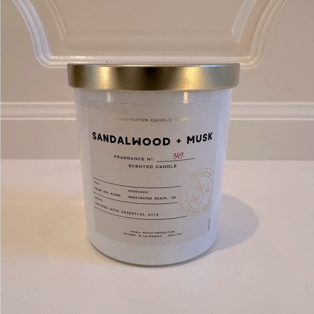 Leoben Co Huntington Candle Craft Sandalwood + Musk Scented 9oz Vegan Soy Candle